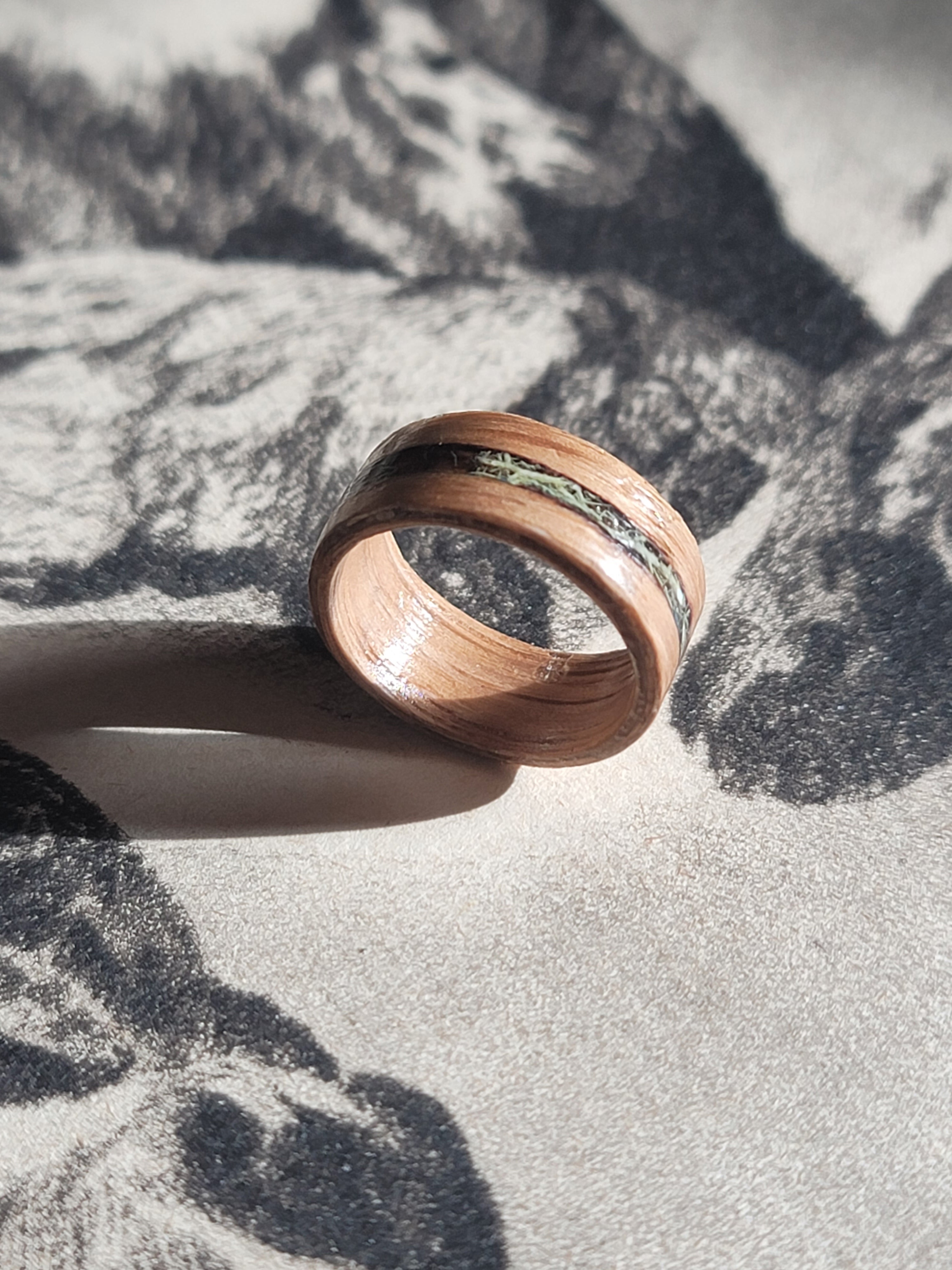Oak Ring with an incased band of Lichen size 5.5