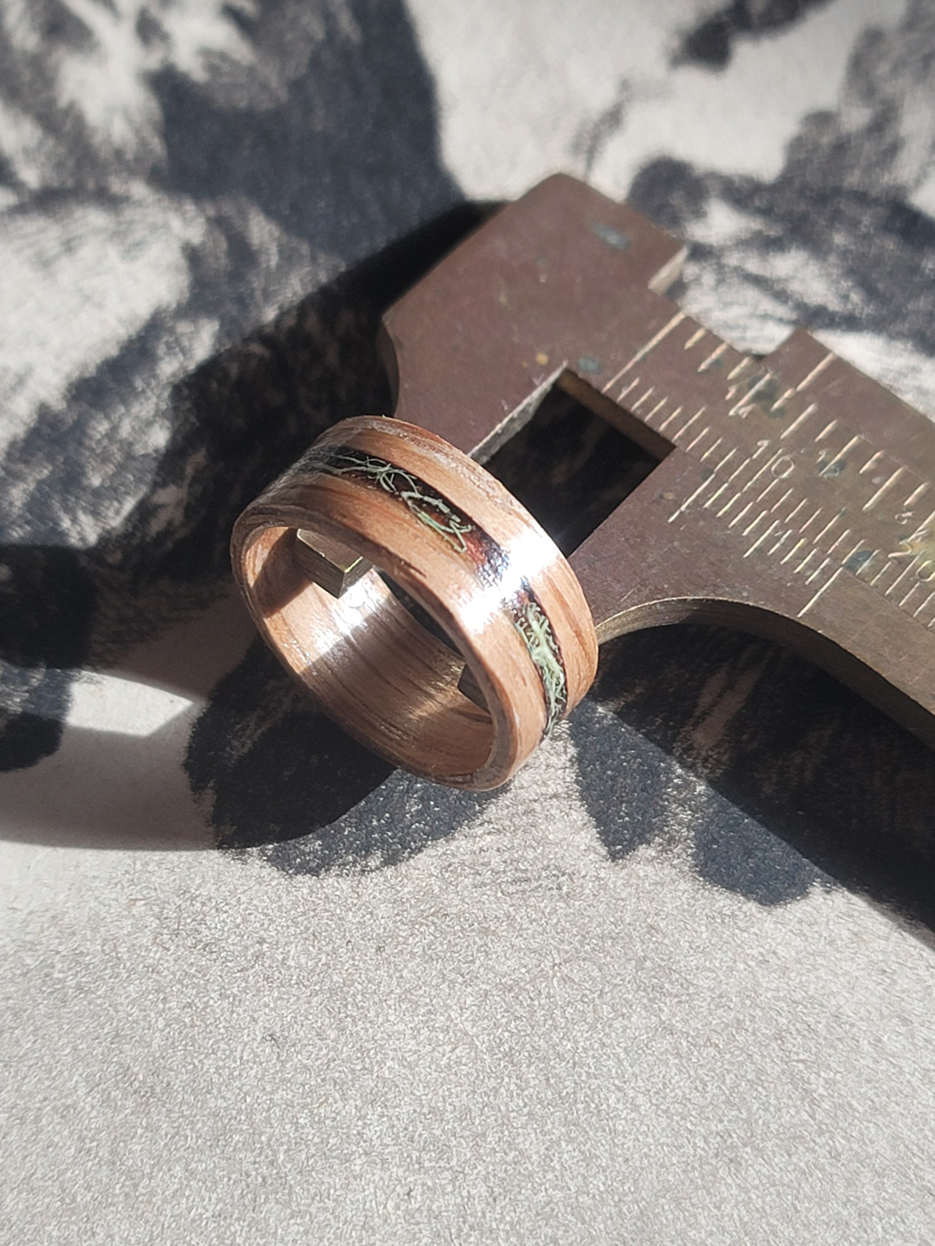 Oak Ring with an incased band of Lichen size 5.5