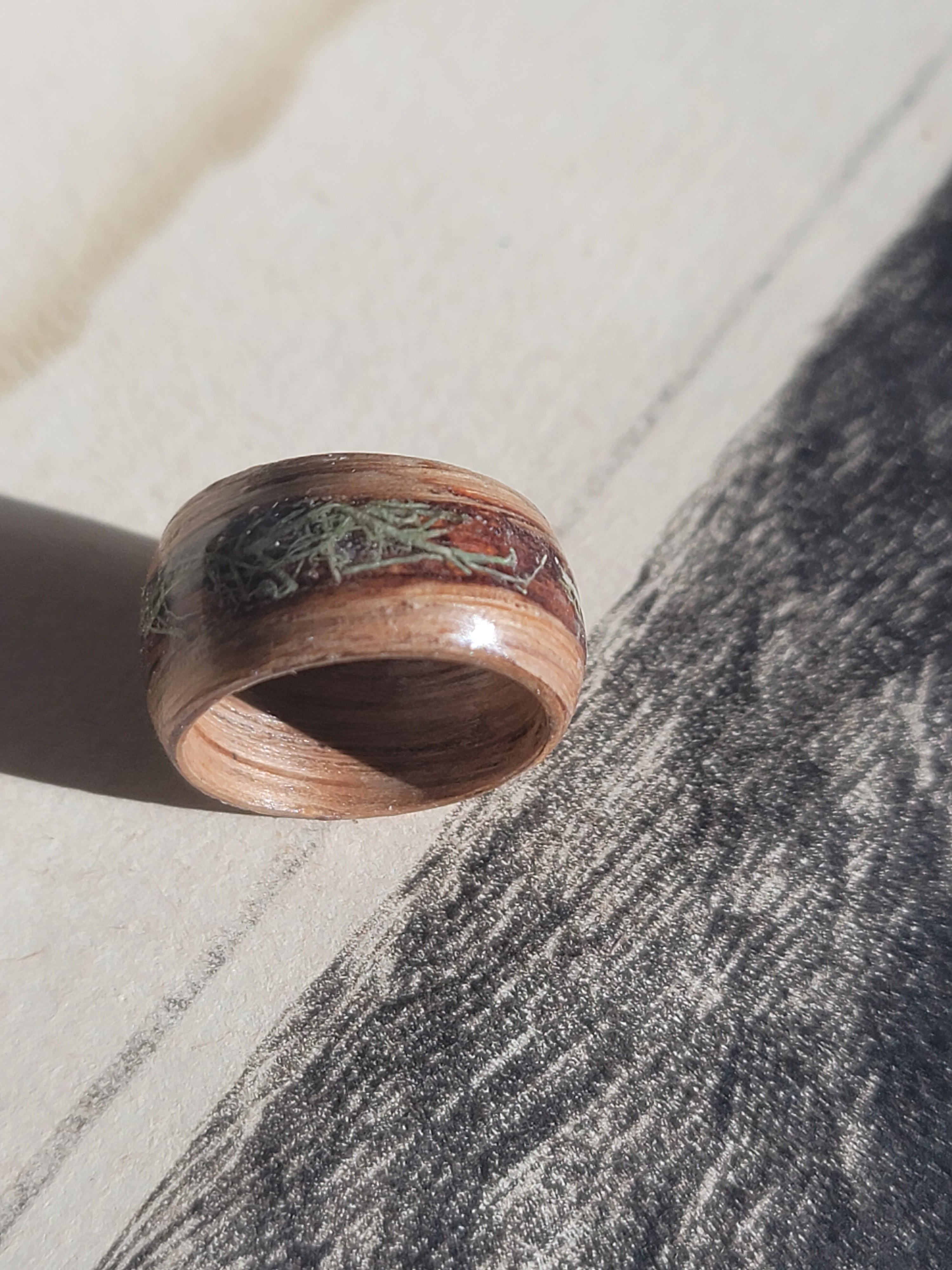 Oak Ring with an incased band of Lichen size 5
