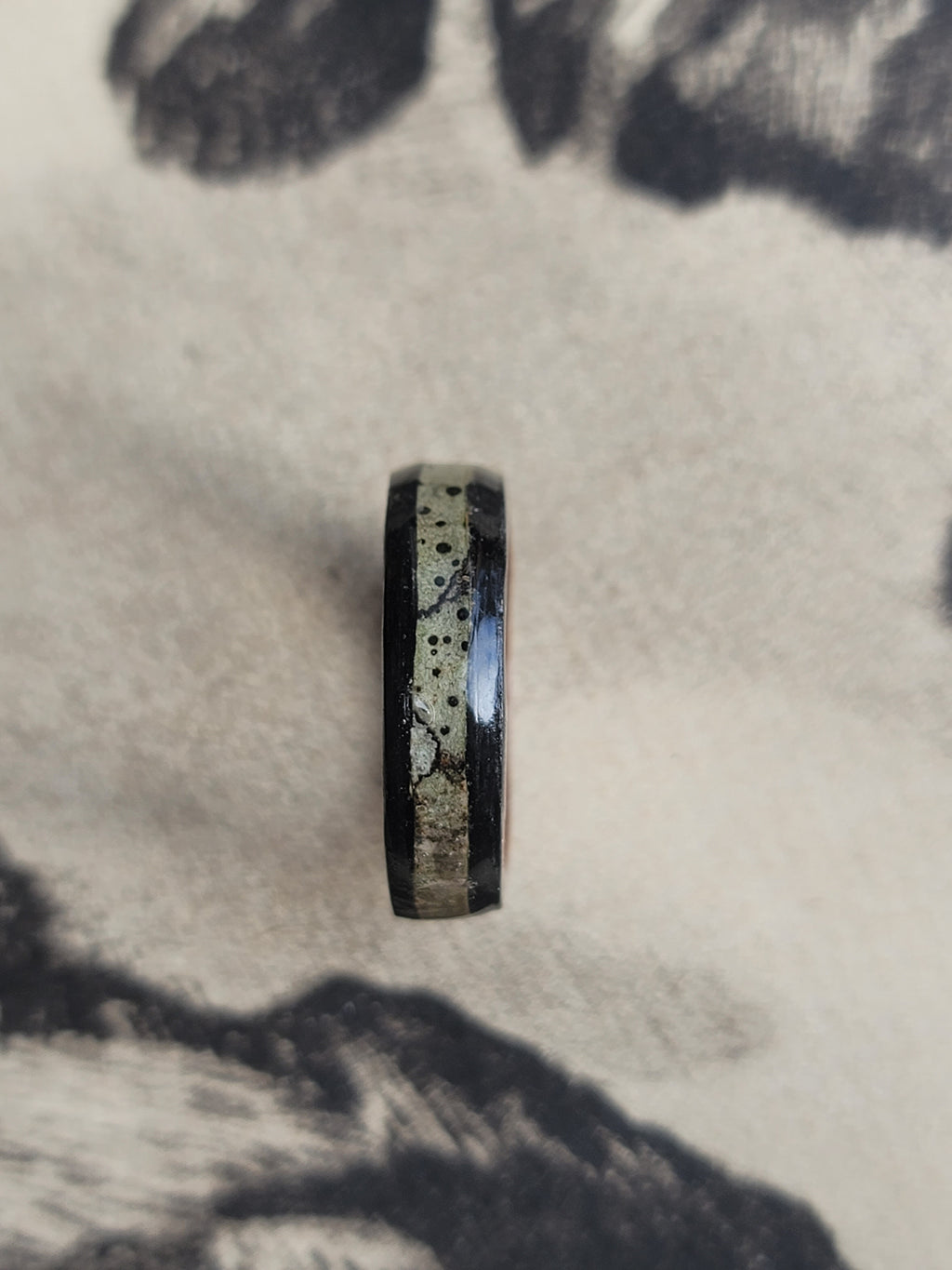 Oak with Lichen Patterned Rowan Tree Bark ring size 7.5